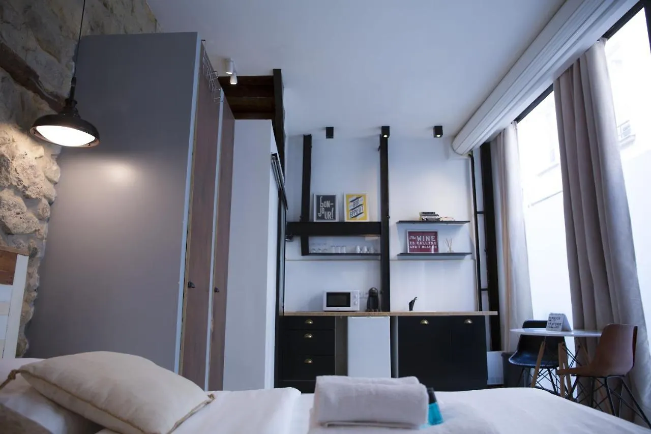 Flat Close Marais And Republique , Local Commercial Paris