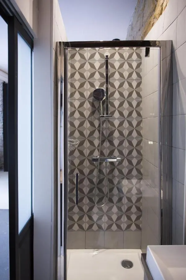Flat Close Marais And Republique , Local Commercial Διαμέρισμα *